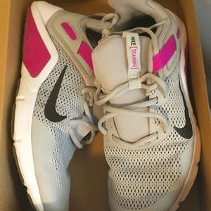 Woman's Nike Legend Essential shoes